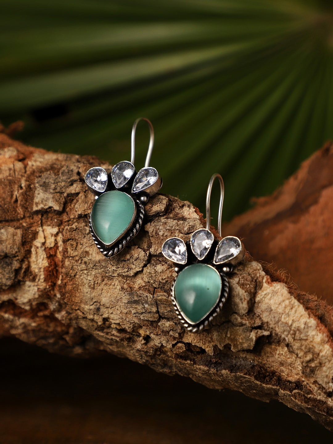 

VENI Oxidised Silver Plated Stone Studded Drop Earrings