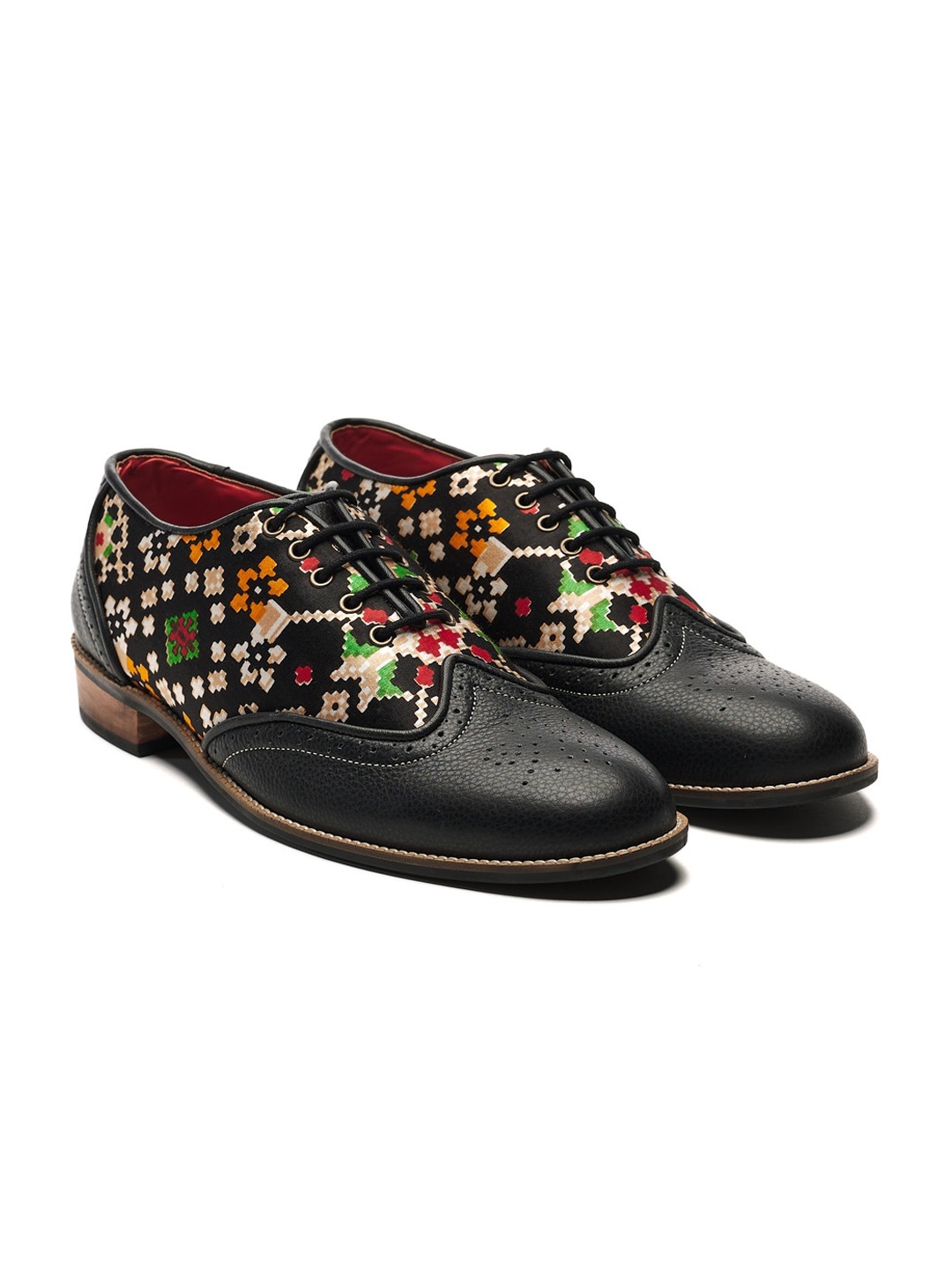 

Banjaaran Studio Men Patola Printed Leather Oxfords, Black