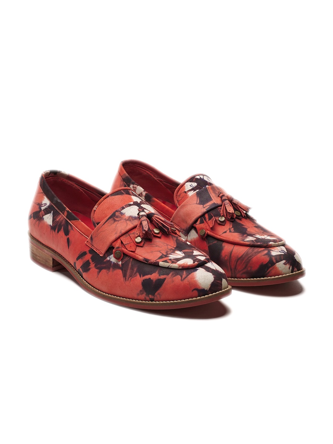 

Banjaaran Studio Men Nodum Printed Leather Memory Foam Insole Tassel Loafers, Red