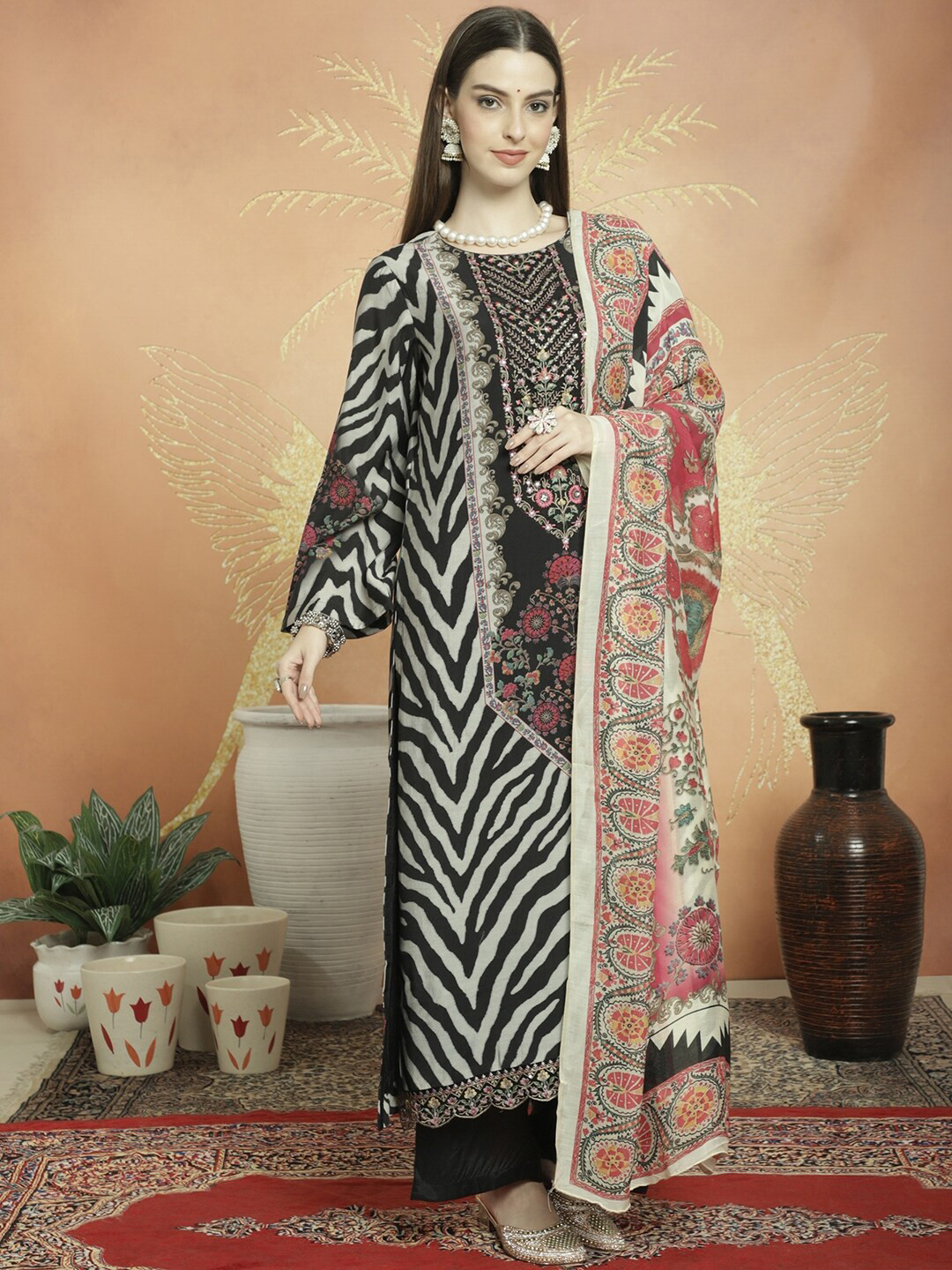 

Stylee LIFESTYLE Printed Pure Silk Unstitched Dress Material, Black
