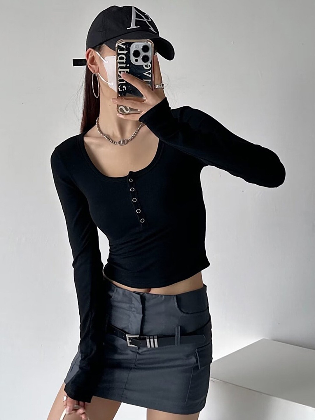 

LULU & SKY Long Sleeves Fitted Crop Top, Black