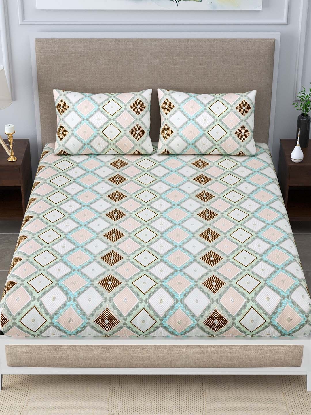 

FABROLI Beige & Green Geometric 300 TC Queen Bedsheet with 2 Pillow Covers