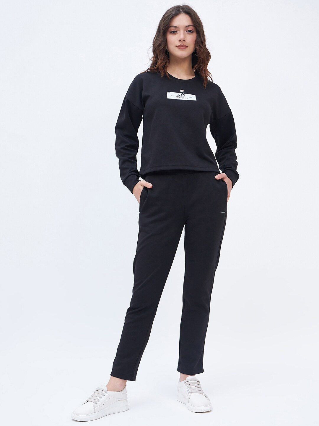 

Okane Typography Printed T-shirt & Trousers, Black