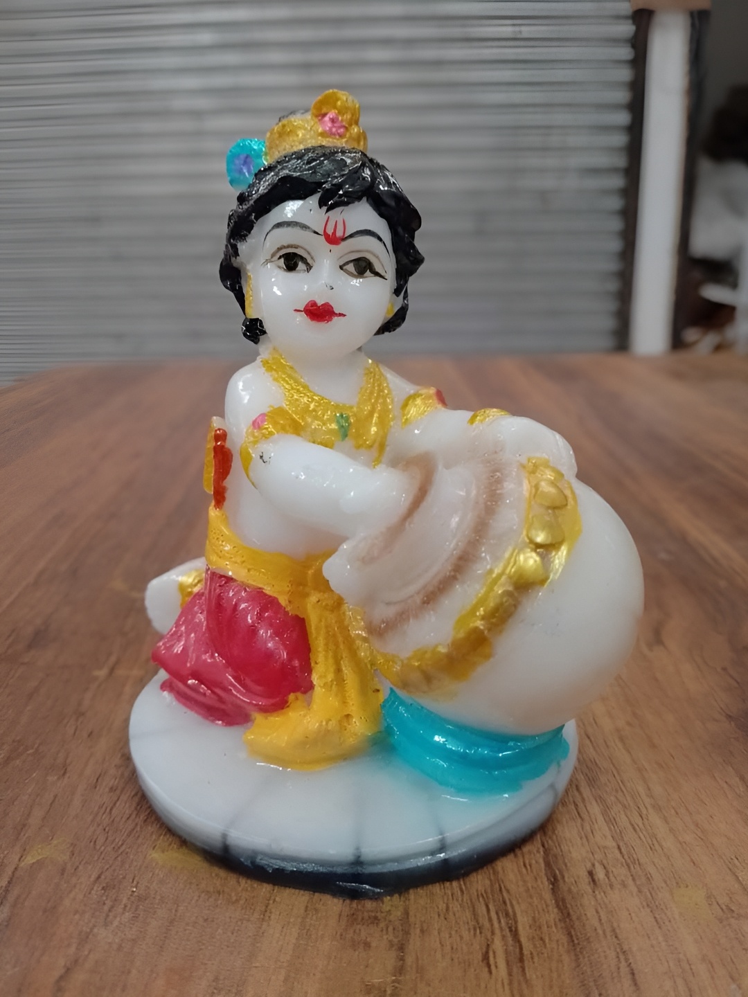 

VAMIKA HANDICRAFTS White & Red Religious Idol Showpiece