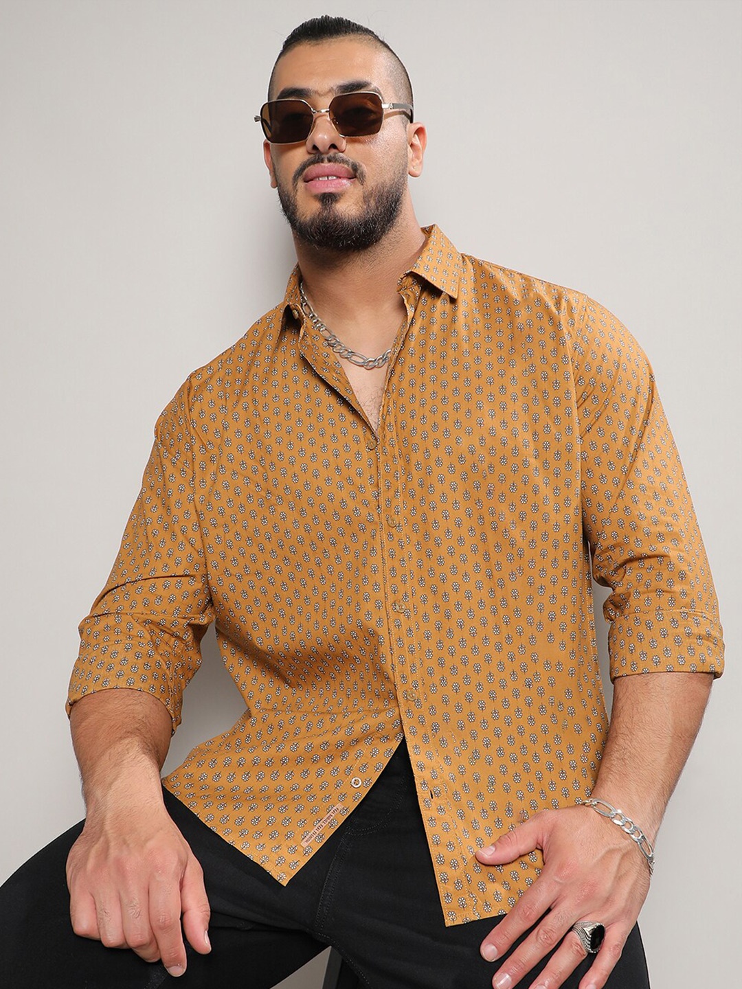 

Instafab Plus Size Floral Printed Classic Regular Fit Cotton Casual Shirt, Tan
