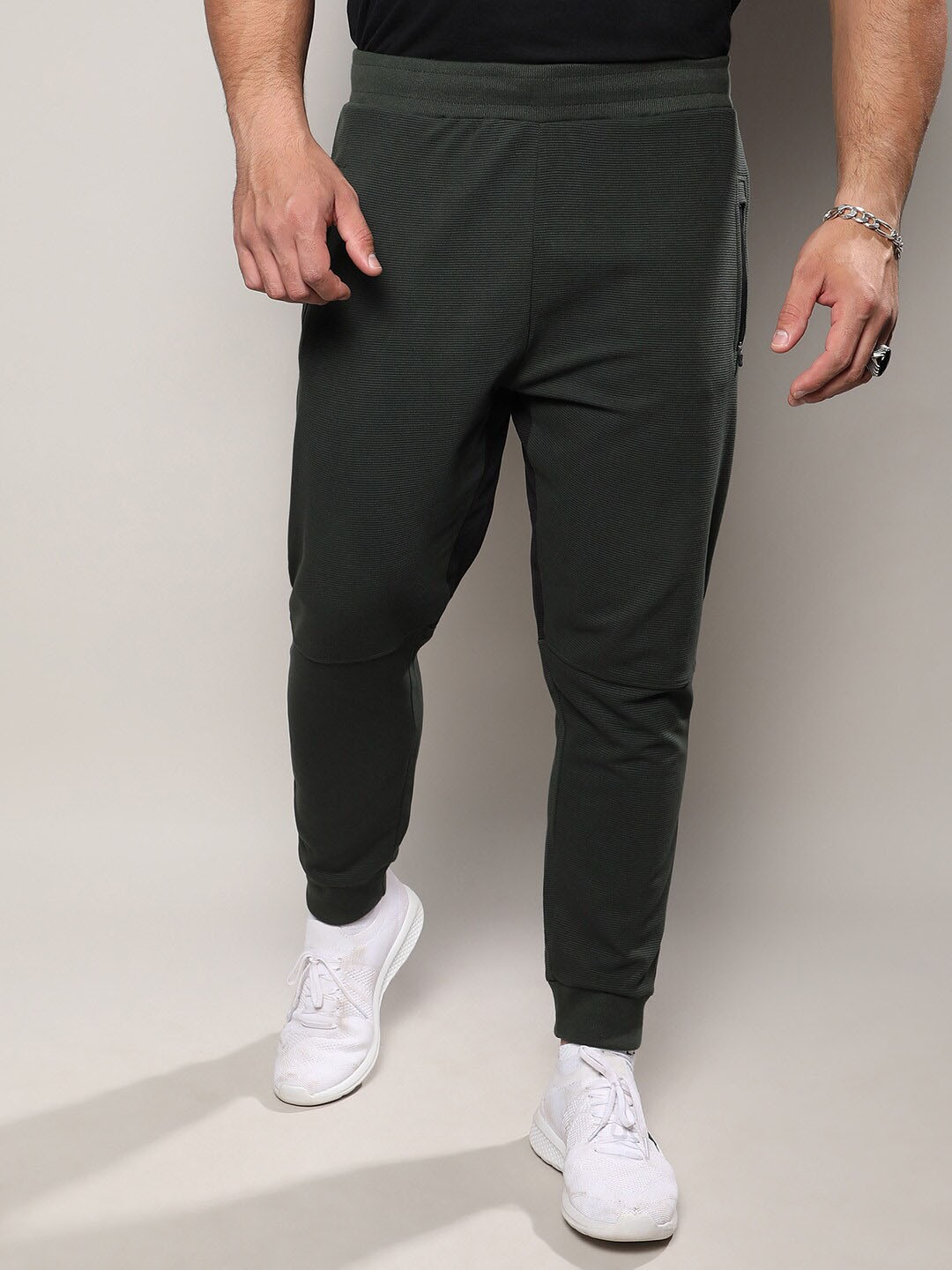 

Instafab Plus Men Mid-Rise Cotton Joggers, Black