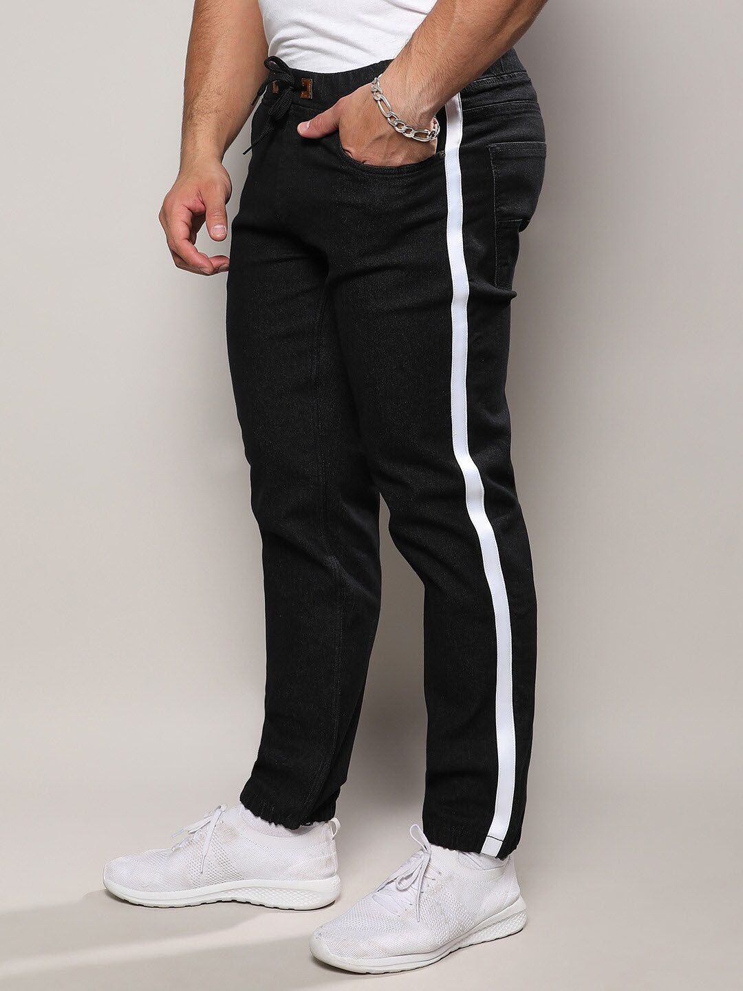 

Instafab Plus Men Jean Relaxed Fit Clean Look Side Striped Cotton Jeans, Black