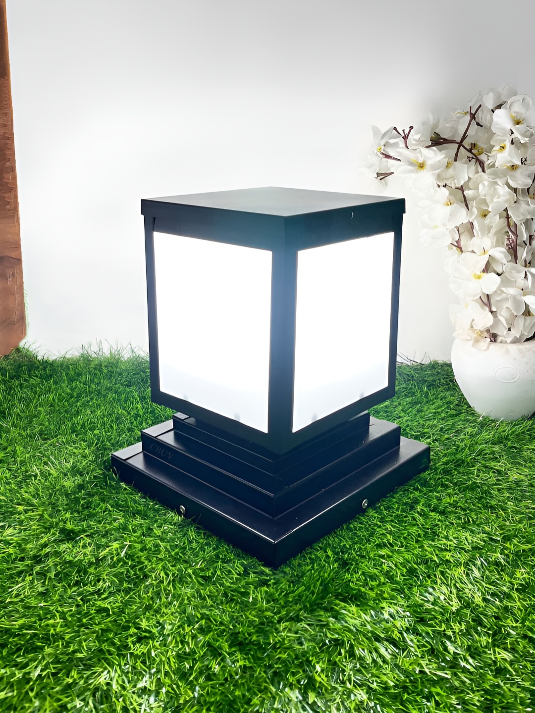 

Cruv Black Rectangle Metal Outdoor Lamps