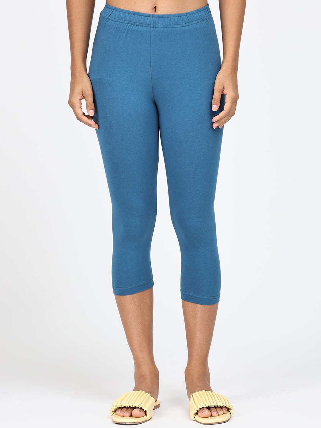 

Robinbosky Stretchable Three-Fourth Length Leggings, Blue