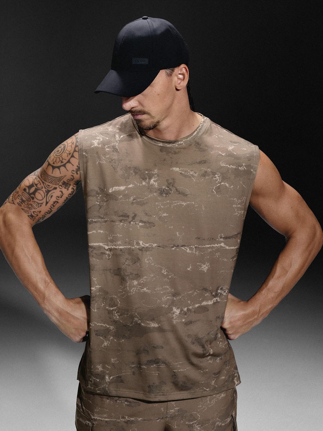

H&M Men DryMove Sports Vest Top, Brown