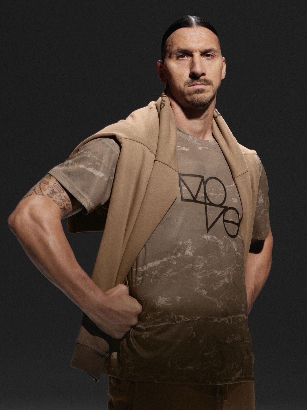 

H&M Men DryMove Sports Tshirts, Brown