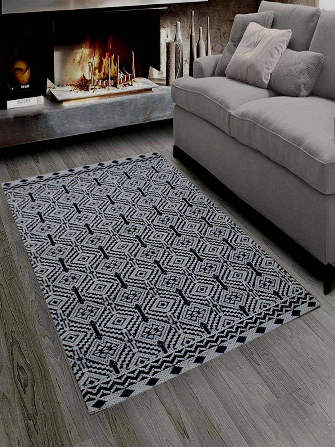 

MRIC White Geometric Handmade Woollen Carpet