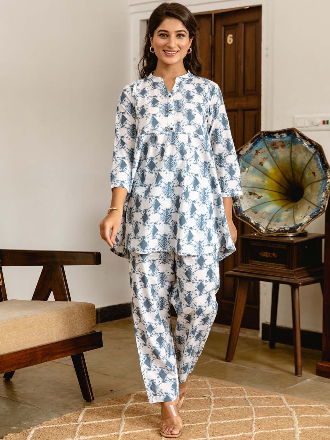 

Jaipuriya Fab Private Limited Abstract Printed Pure Cotton Kurta with Trousers, White
