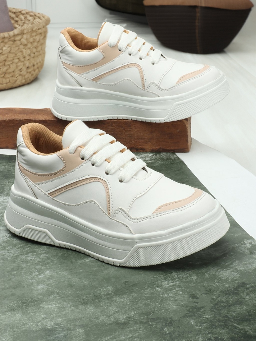 

The Roadster Lifestyle Co. Women White & Tan Brown Colourblocked Flatform Sneakers