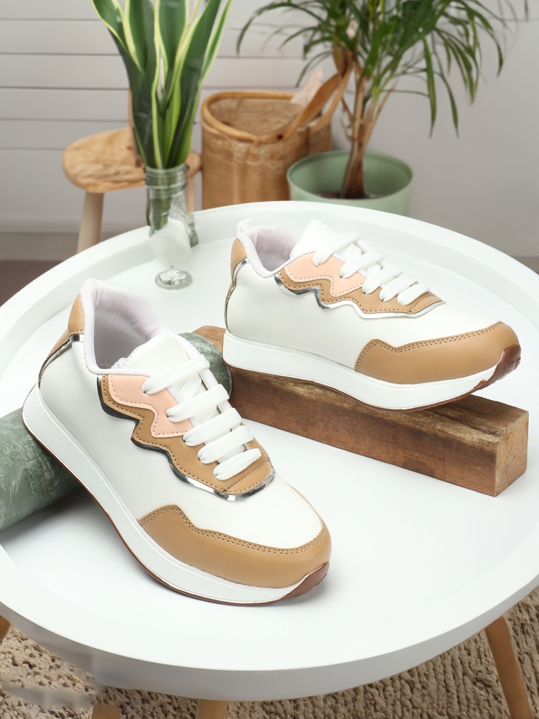 

The Roadster Lifestyle Co. Women White & Brown Colourblocked Comfort Insole Sneakers