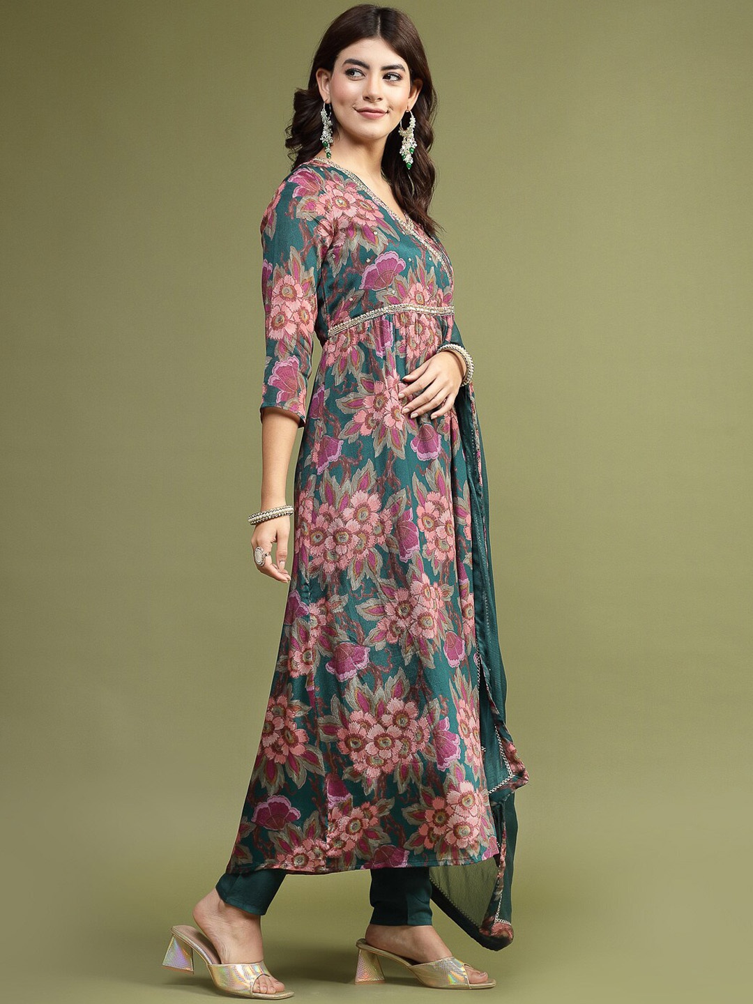 

Sangria Floral Printed Sequinned Anarkali Kurta With Trousers & Dupatta, Green