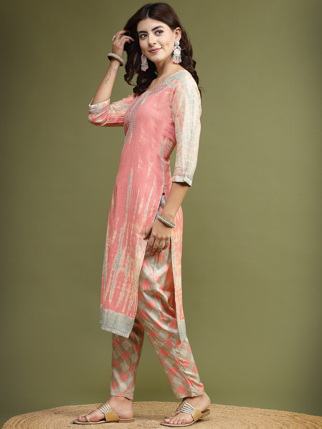 

Sangria Ethnic Motifs Embroidered Regular Kurta With Trousers, Peach
