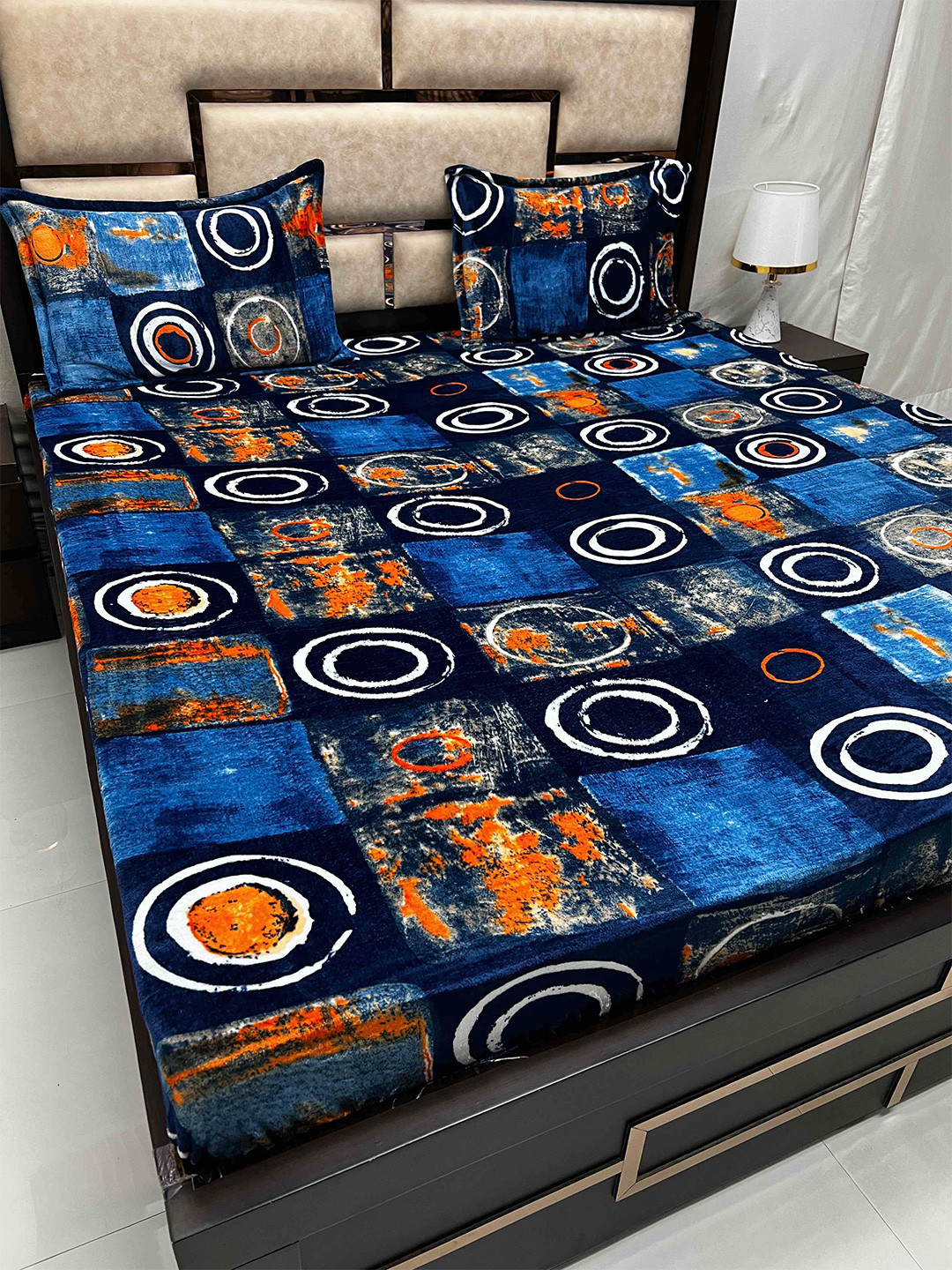 

Pure Decor Cozy Blue Abstract 130 TC Super King Bedsheet With 2 Zipper Pillow Covers