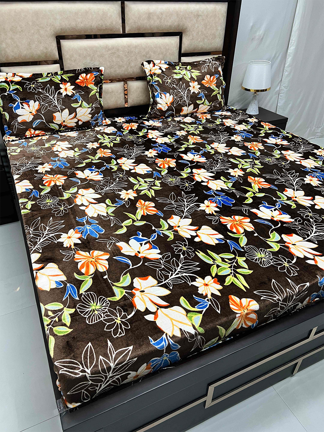 

Pure Decor Cozy Brown Floral 130 TC Super King Bedsheet With 2 Zipper Pillow Covers