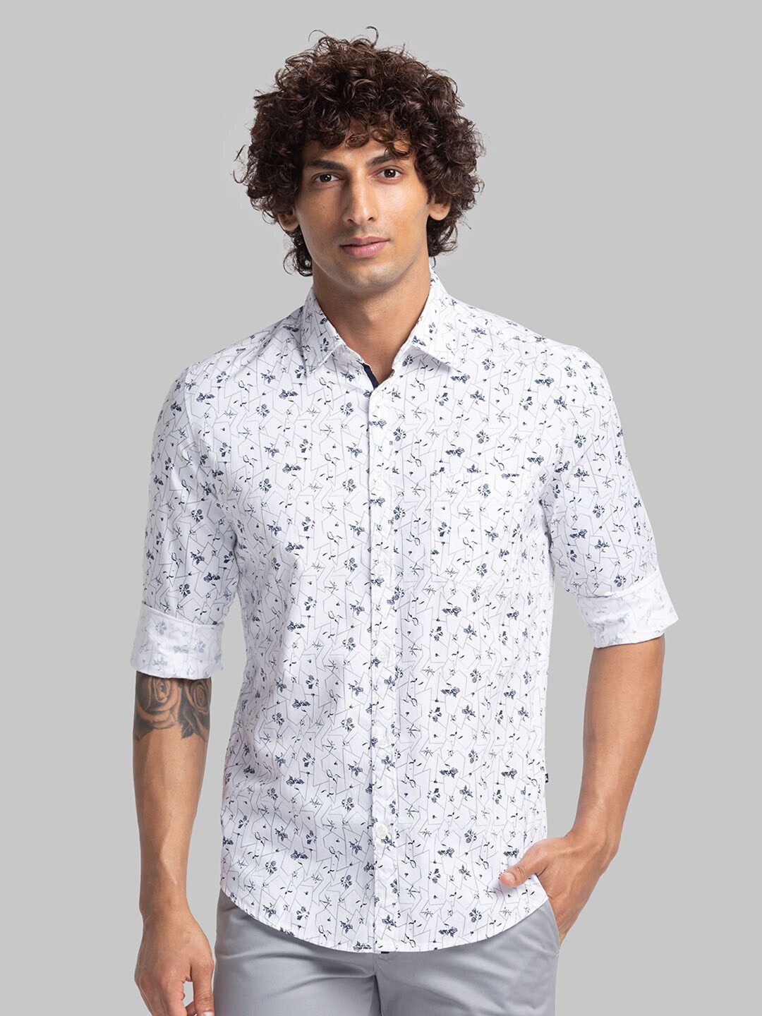 

Parx White Slim Fit Abstract Printed Pure Cotton Casual Shirt