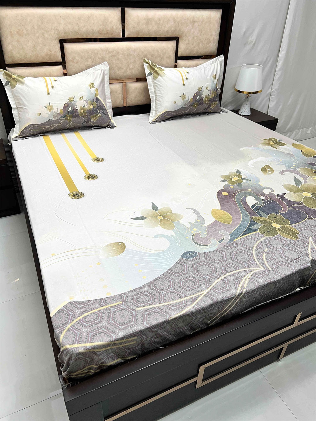 

Pure Decor Majestic White& Green Floral Cotton 380 TC King Bedsheet with 2 Pillow Covers