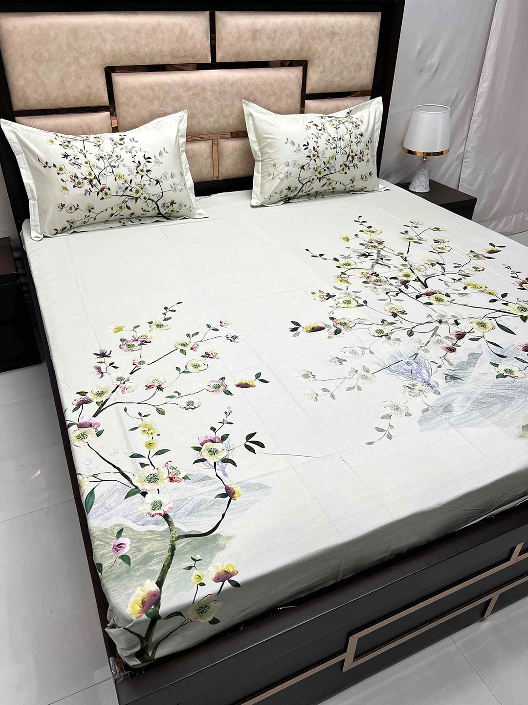 

Pure Decor Majestic Green &Yellow Floral Cotton 380 TC King Bedsheet with 2 Pillow Covers