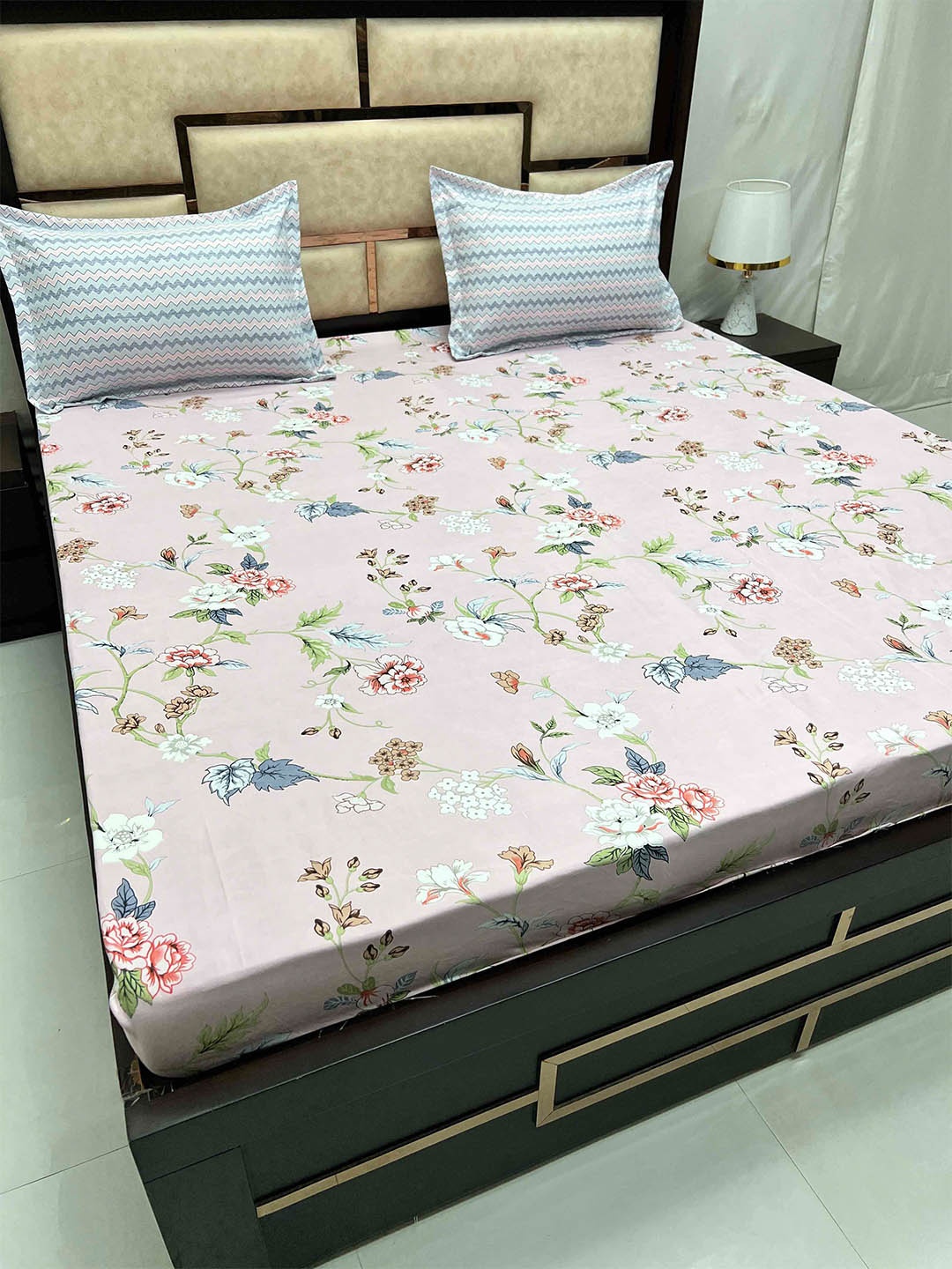 

Pure Decor Manor Pink Blue Floral 164 TC Super King Fitted Bedsheet With 2 Pillow Covers