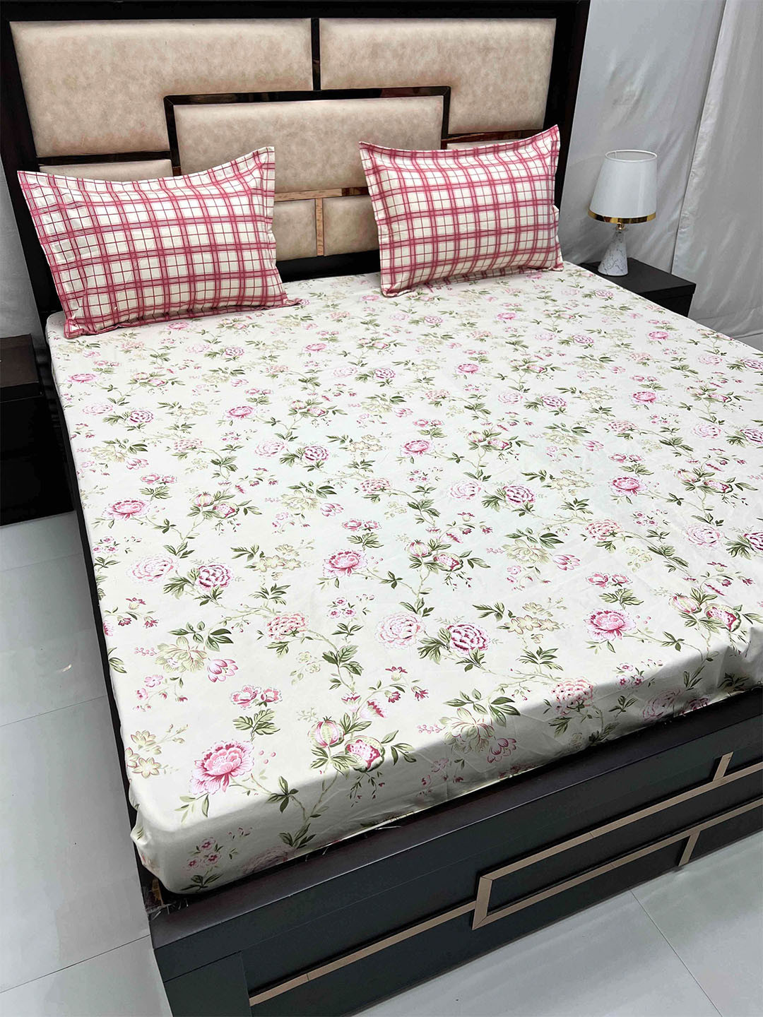 

Pure Decor Manor White Pink Floral 164 TC Super King Fitted Bedsheet With 2 Pillow Covers