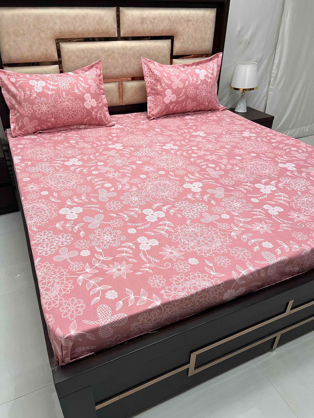 

Pure Decor Amulya Pink Floral 240 TC Queen Bedsheet With 2 Pillow Covers