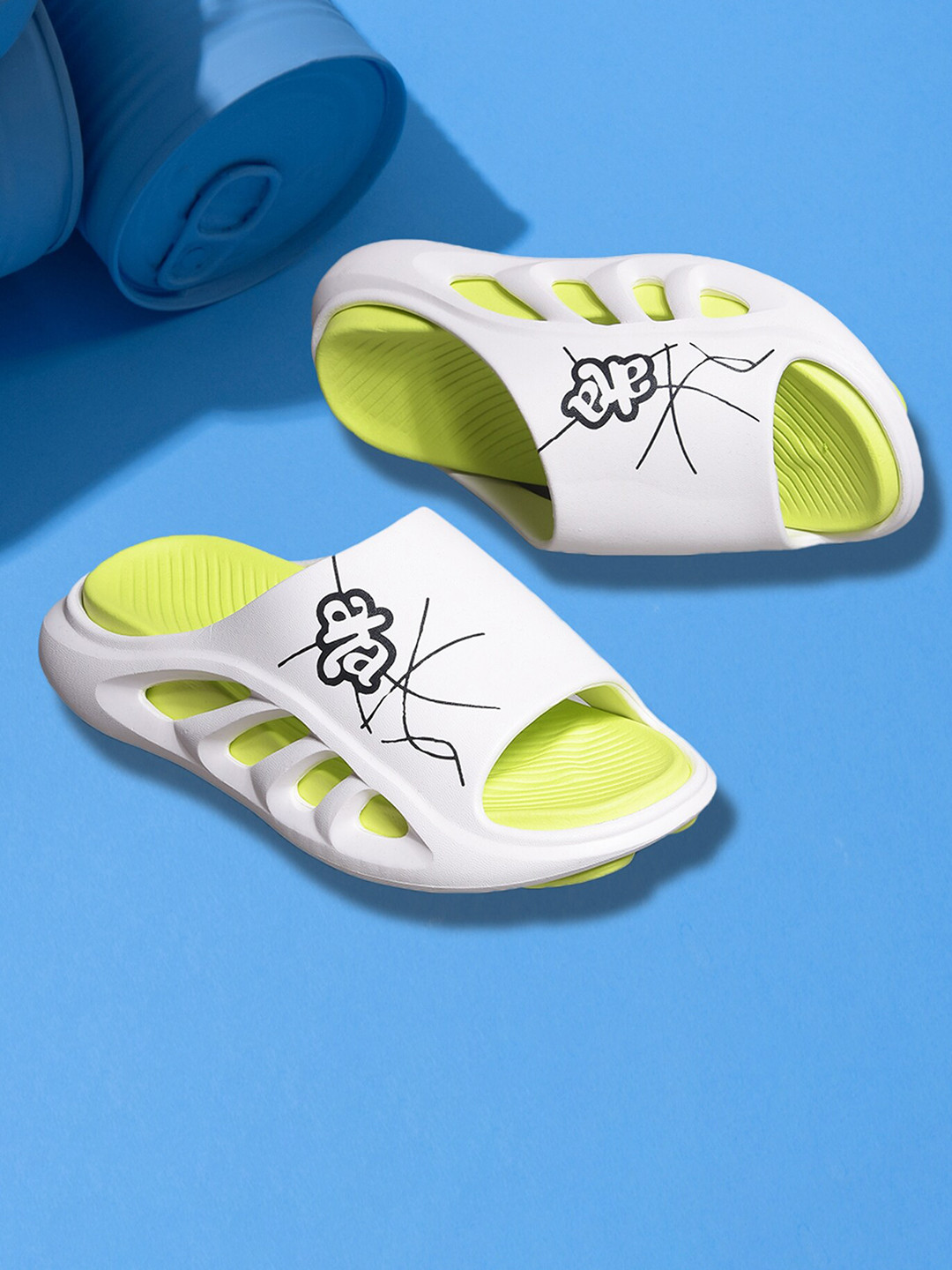 

Liberty Men Printed Thong Flip-Flops, White