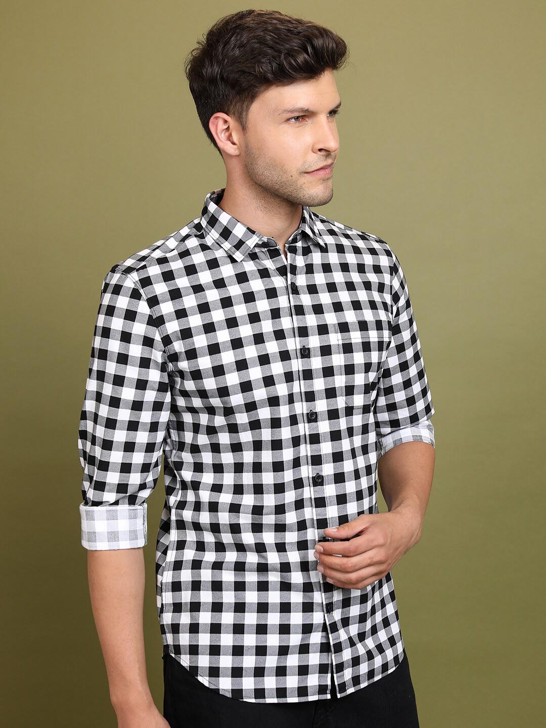 

HIGHLANDER Black & White Slim Fit Gingham Checks Cotton Casual Shirt