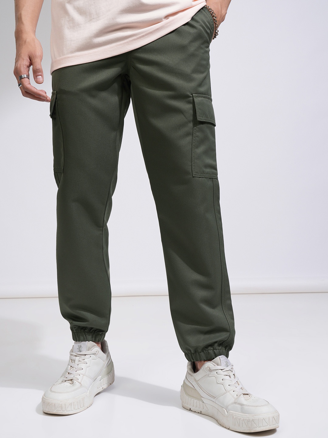 

HIGHLANDER Men Cargo Style Joggers, Olive