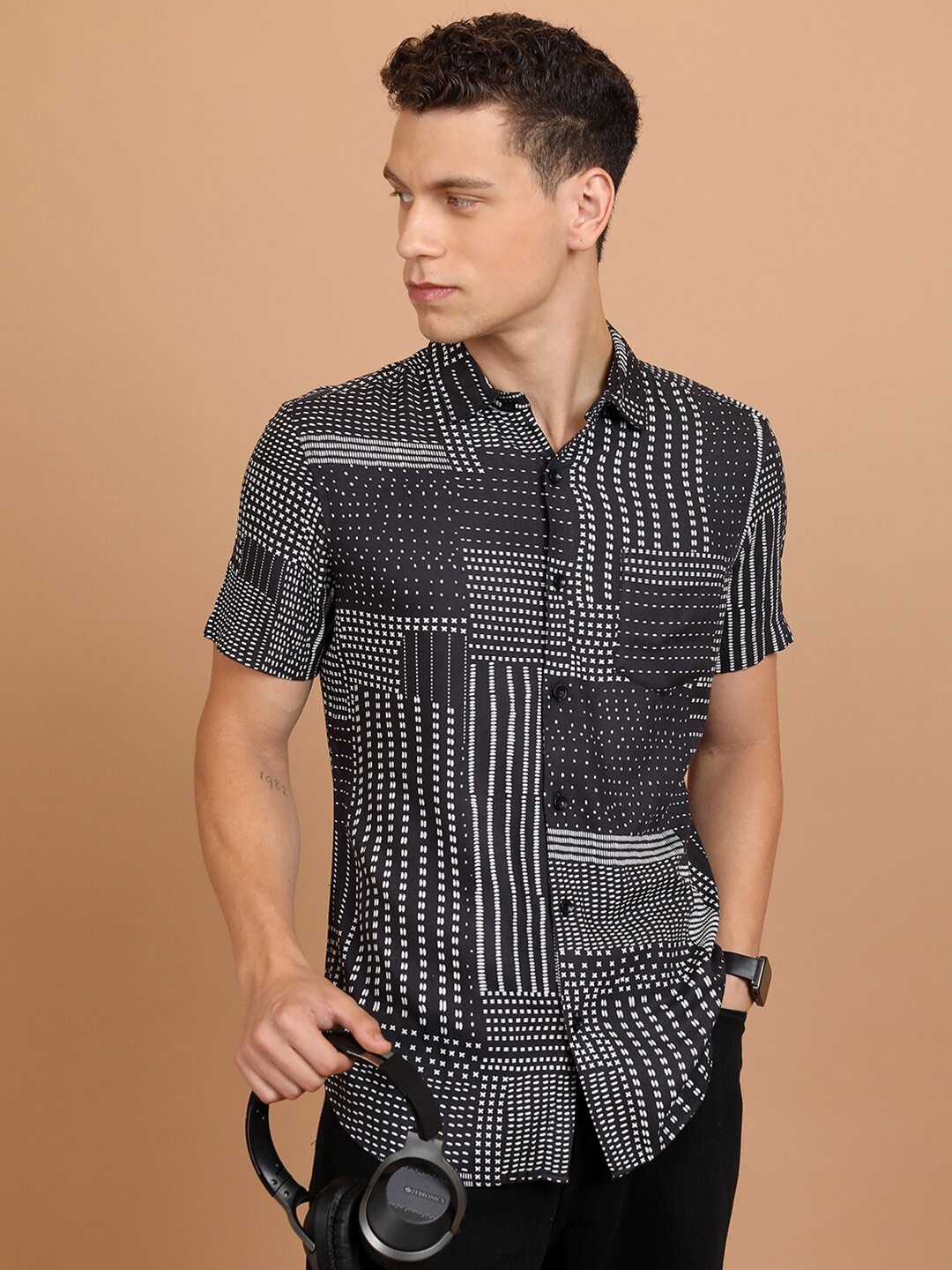 

HIGHLANDER Grey Slim Fit Geometric Printed Casual Shirt