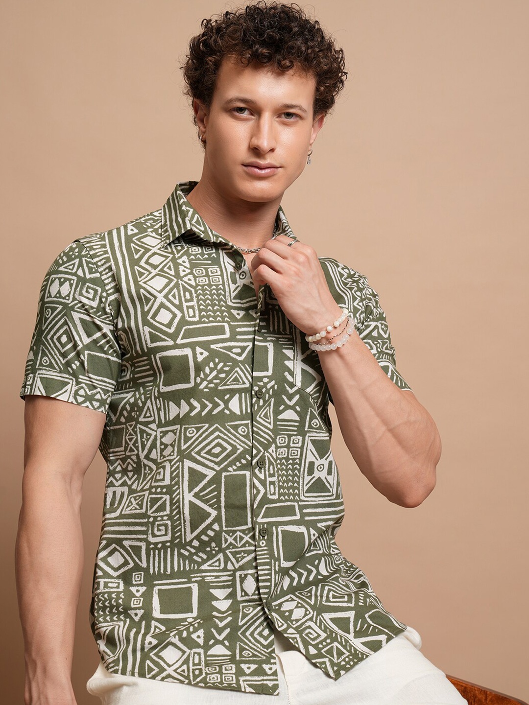 

HIGHLANDER Olive Green Slim Fit Geometric Printed Short Sleeves Cotton Casual Shirt