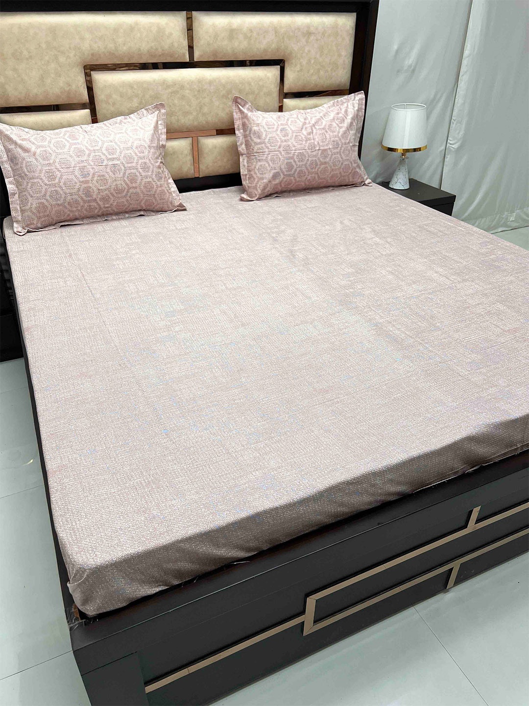 

Pure Decor Lifestyle Brown & Blue Abstract Cotton 330 TC King Bedsheet &2 Pillow Covers