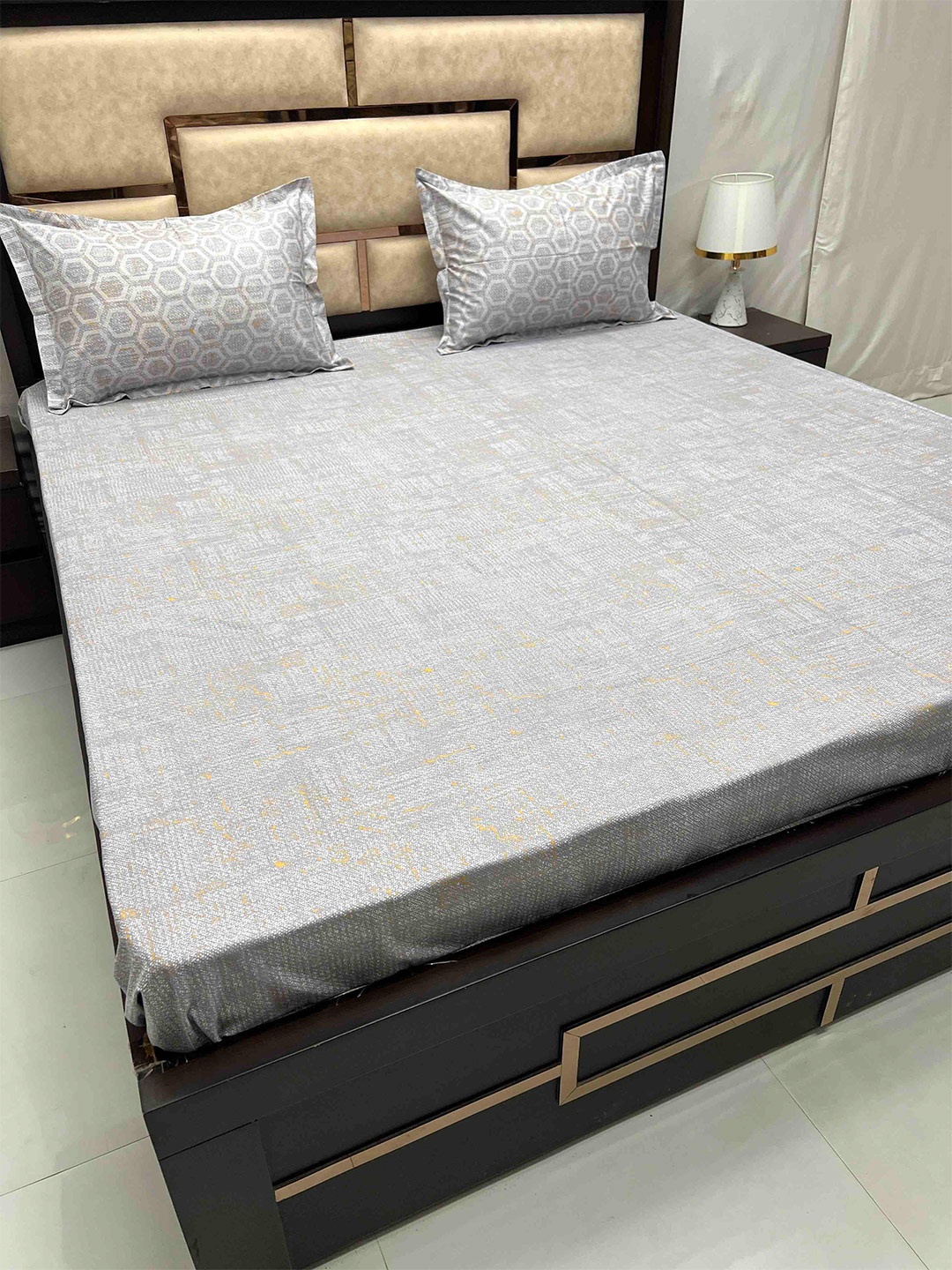 

Pure Decor Lifestyle Grey Abstract Cotton 330 TC Super King Bedsheet With 2 Pillow Covers