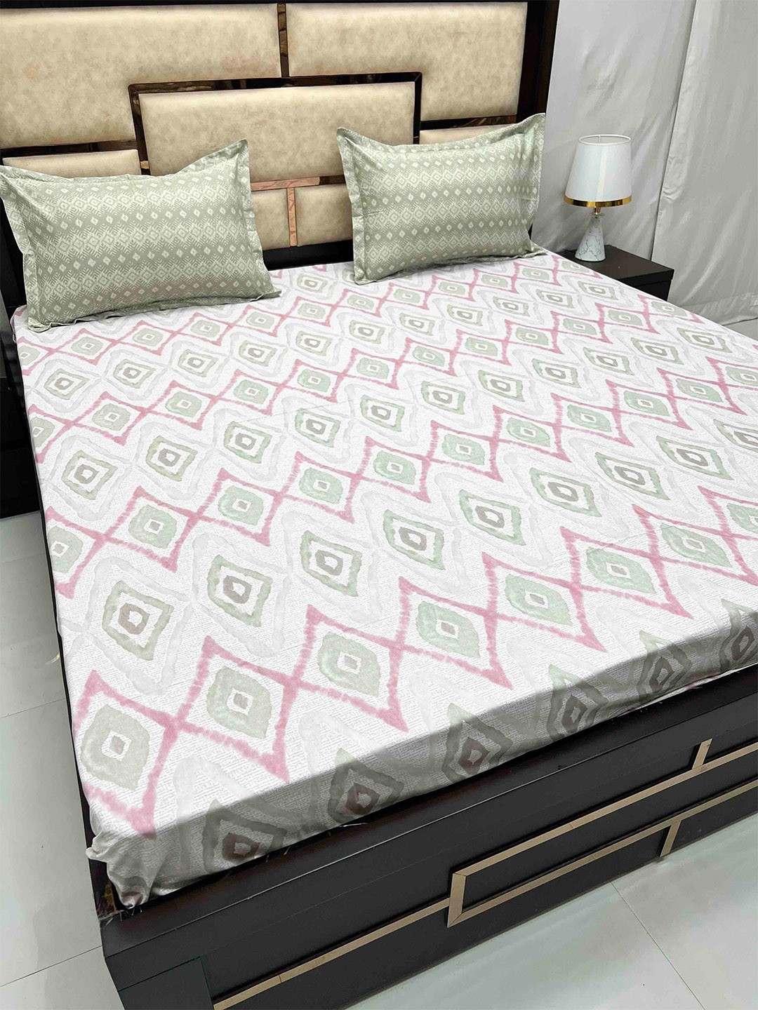 

Pure Decor Lifestyle Green Ethnic Motifs Cotton 330 TC King Bedsheet &2 Pillow Covers