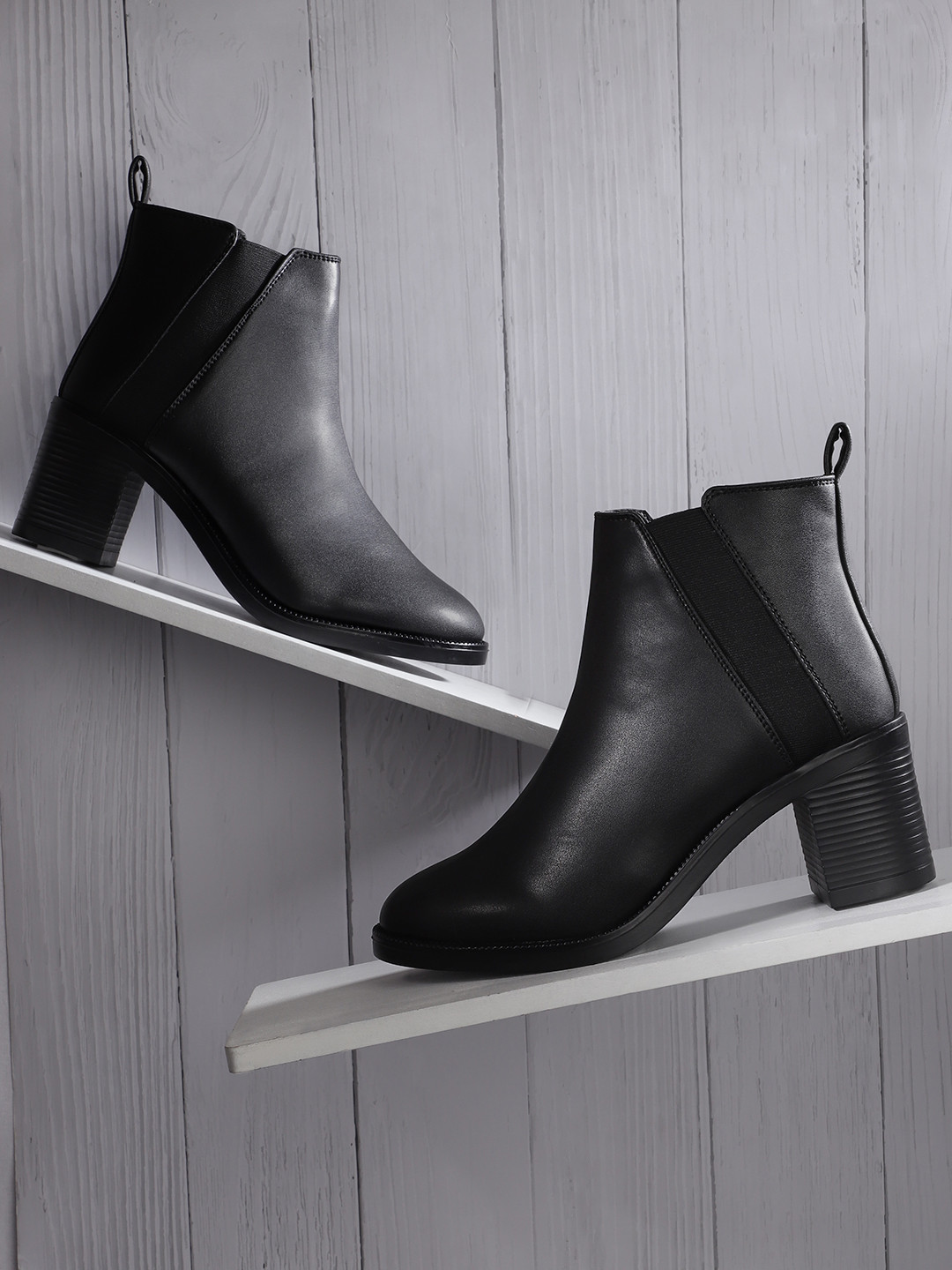 

The Roadster Lifestyle Co. Women Mid-Top Chelsea Block Heel Boot, Black