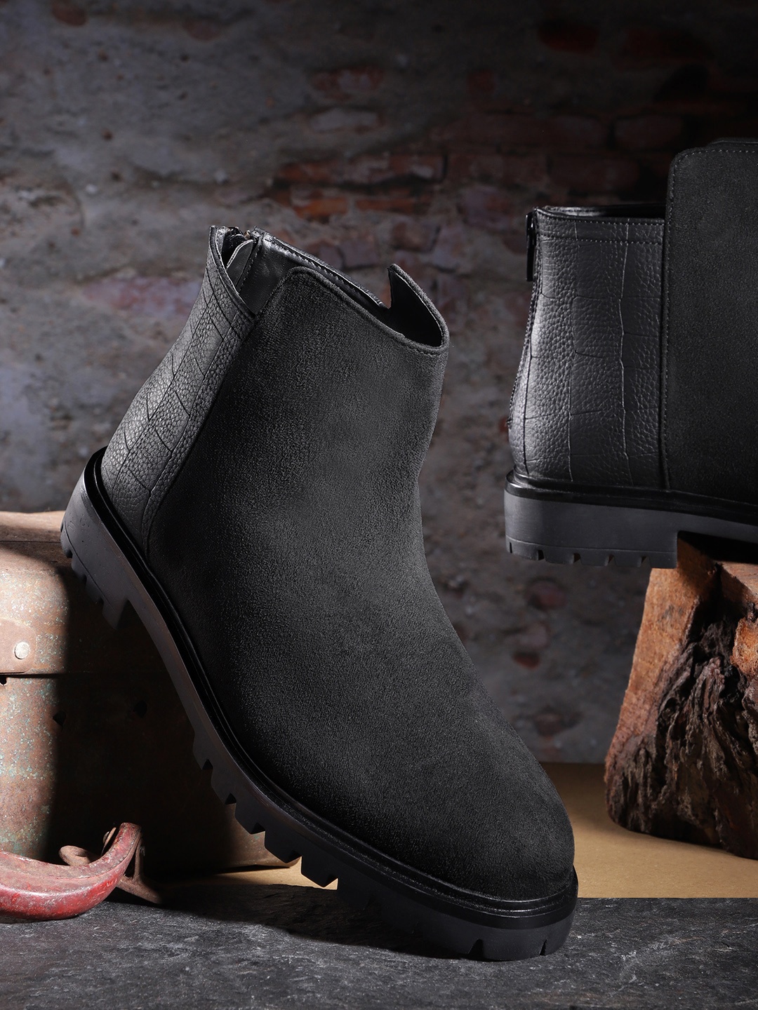 

The Roadster Lifestyle Co. Women Mid-Top Textured Detail Regular Boot, Black
