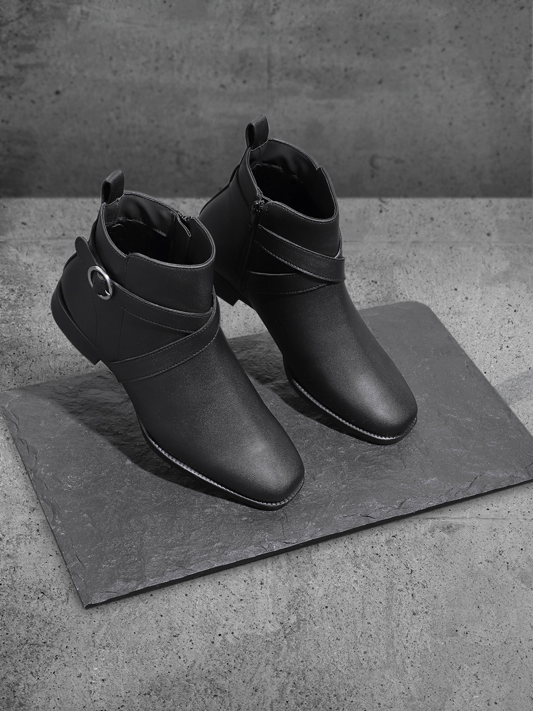 

The Roadster Lifestyle Co. Women Mid-Top Buckle Detail Regular Boot, Black