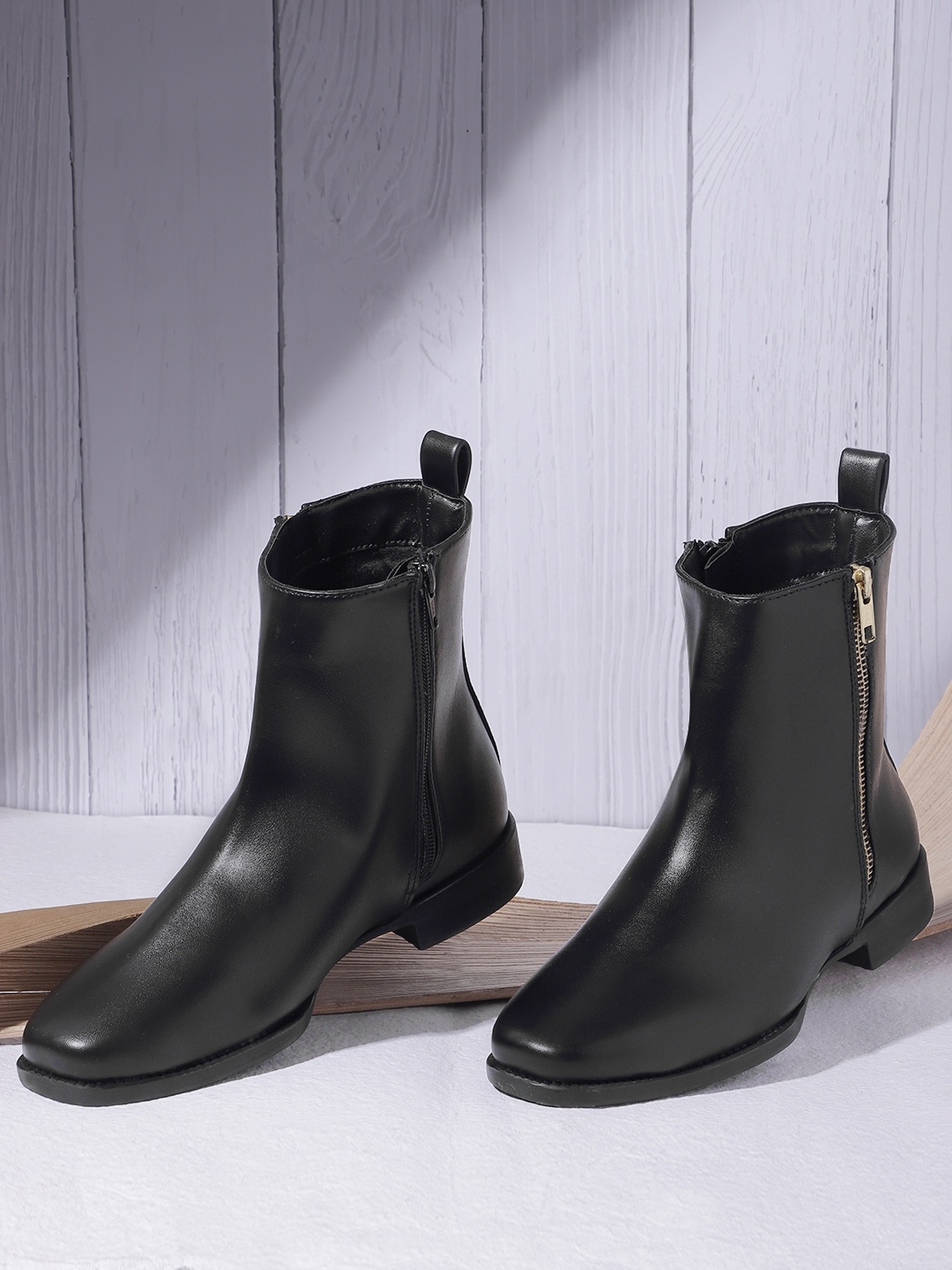 

The Roadster Lifestyle Co. Women Mid-Top Regular Boot, Black