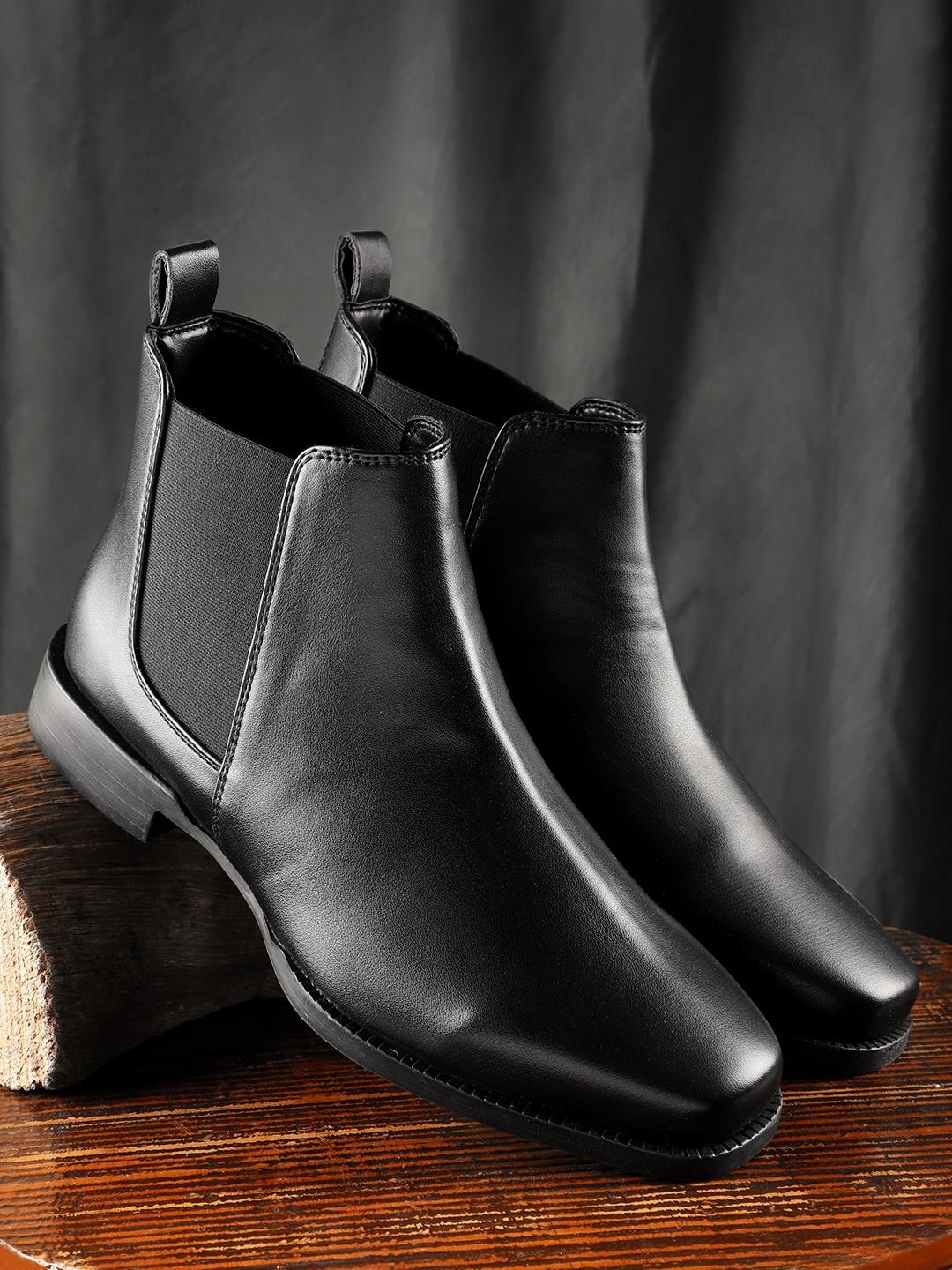 

The Roadster Lifestyle Co. Women Mid-Top Chelsea Boot, Black