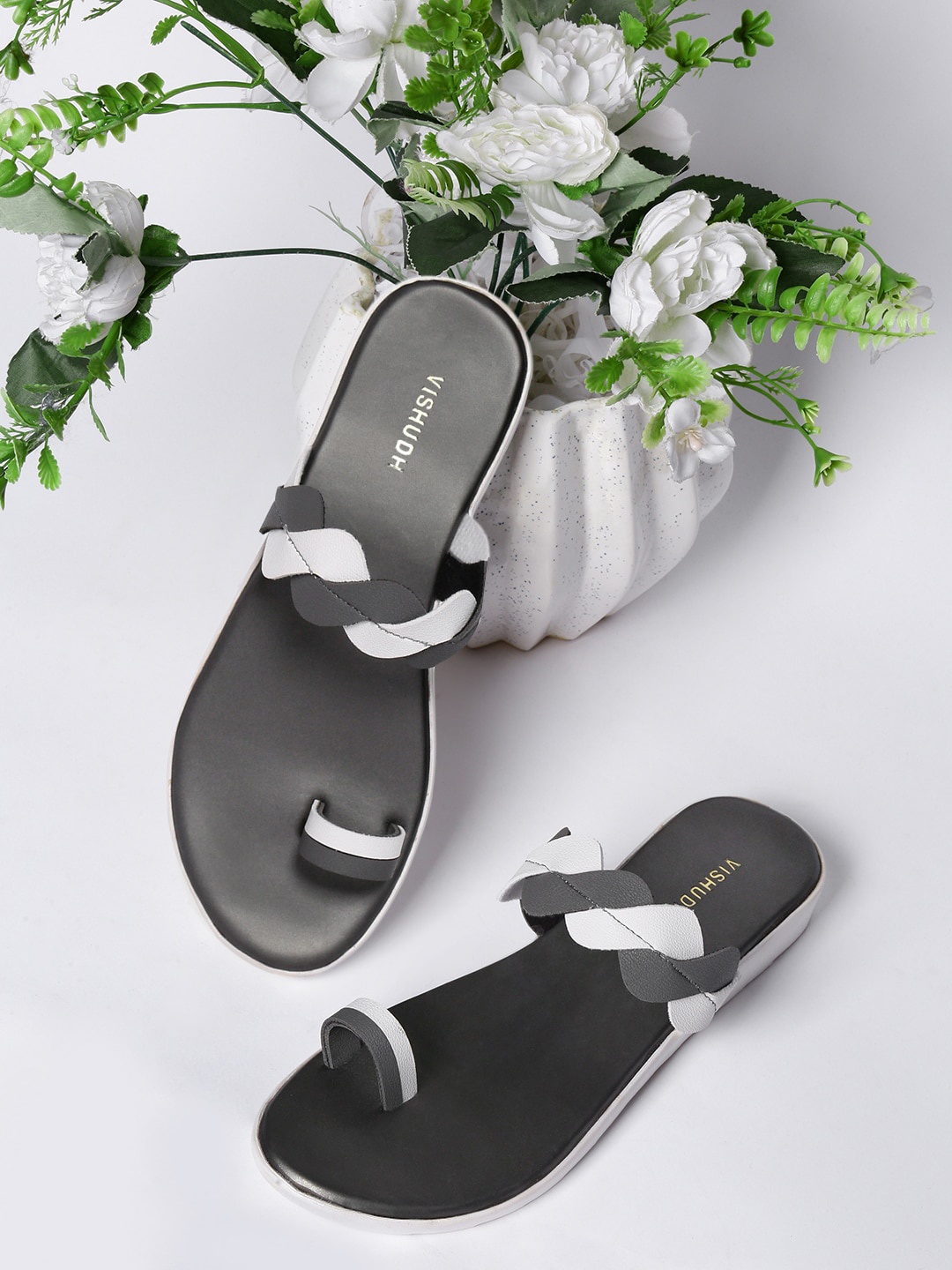 

Vishudh Black & Grey Colourblocked Open One Toe Flats