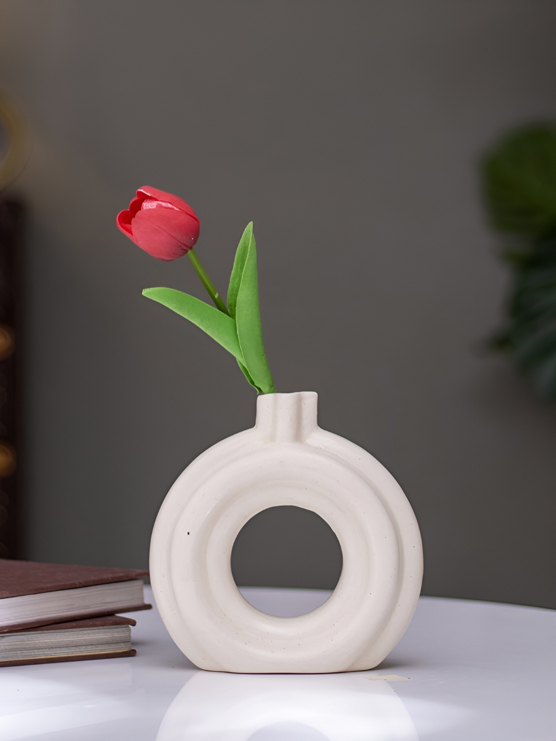 

The Decor Lane Modern Decorative Off White Ceramic Flower Vase