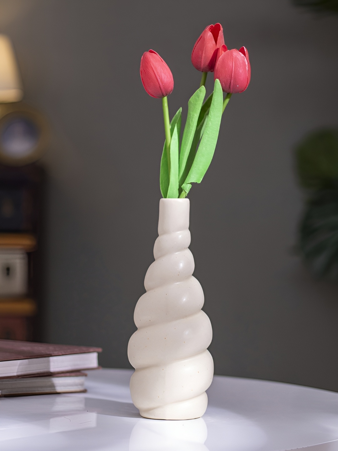 

The Decor Lane Modern Decorative Off White Textured Ceramic Flower Vase