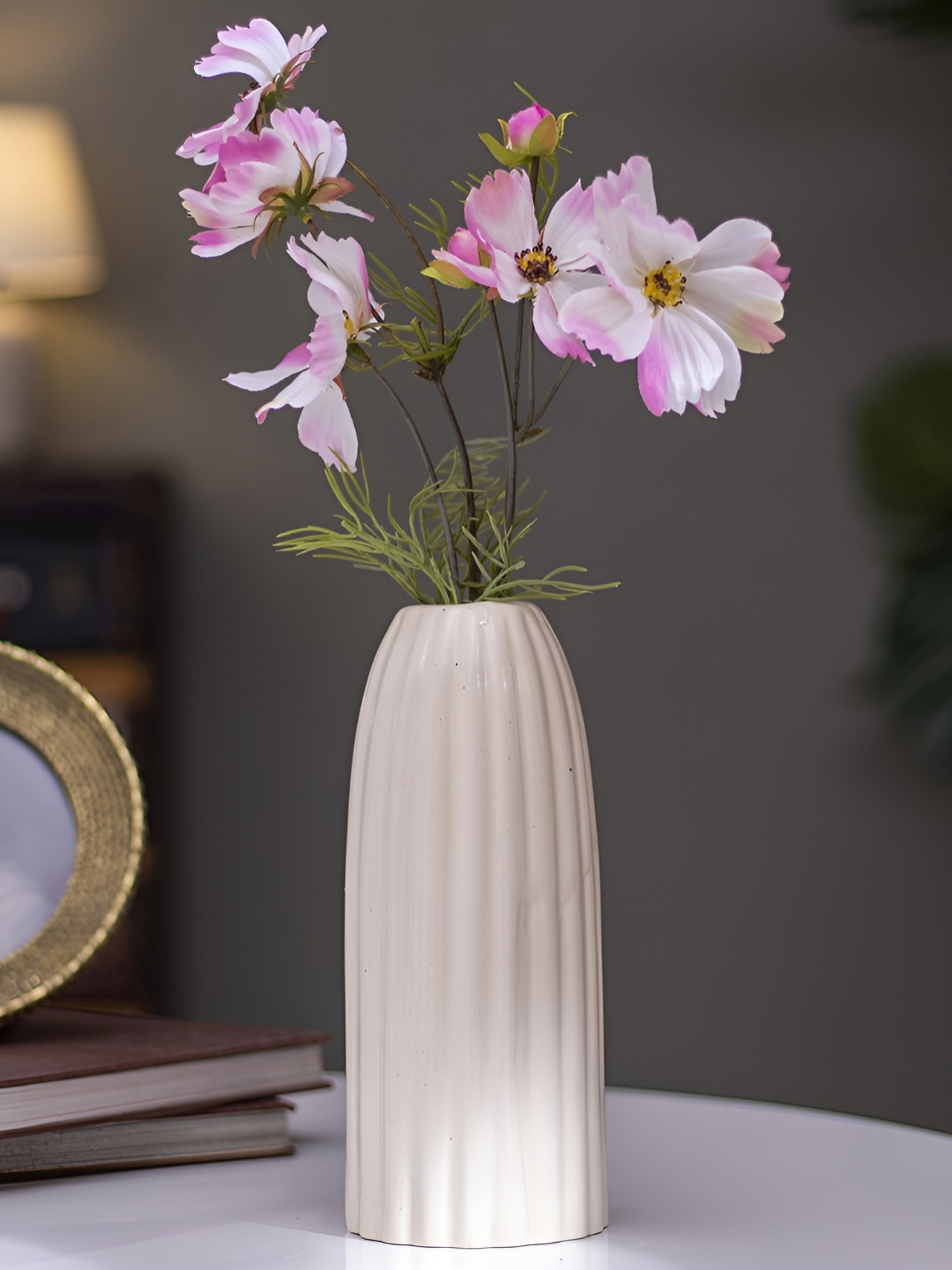 

The Decor Lane Modern Decorative Off White Textured Ceramic Flower Vase