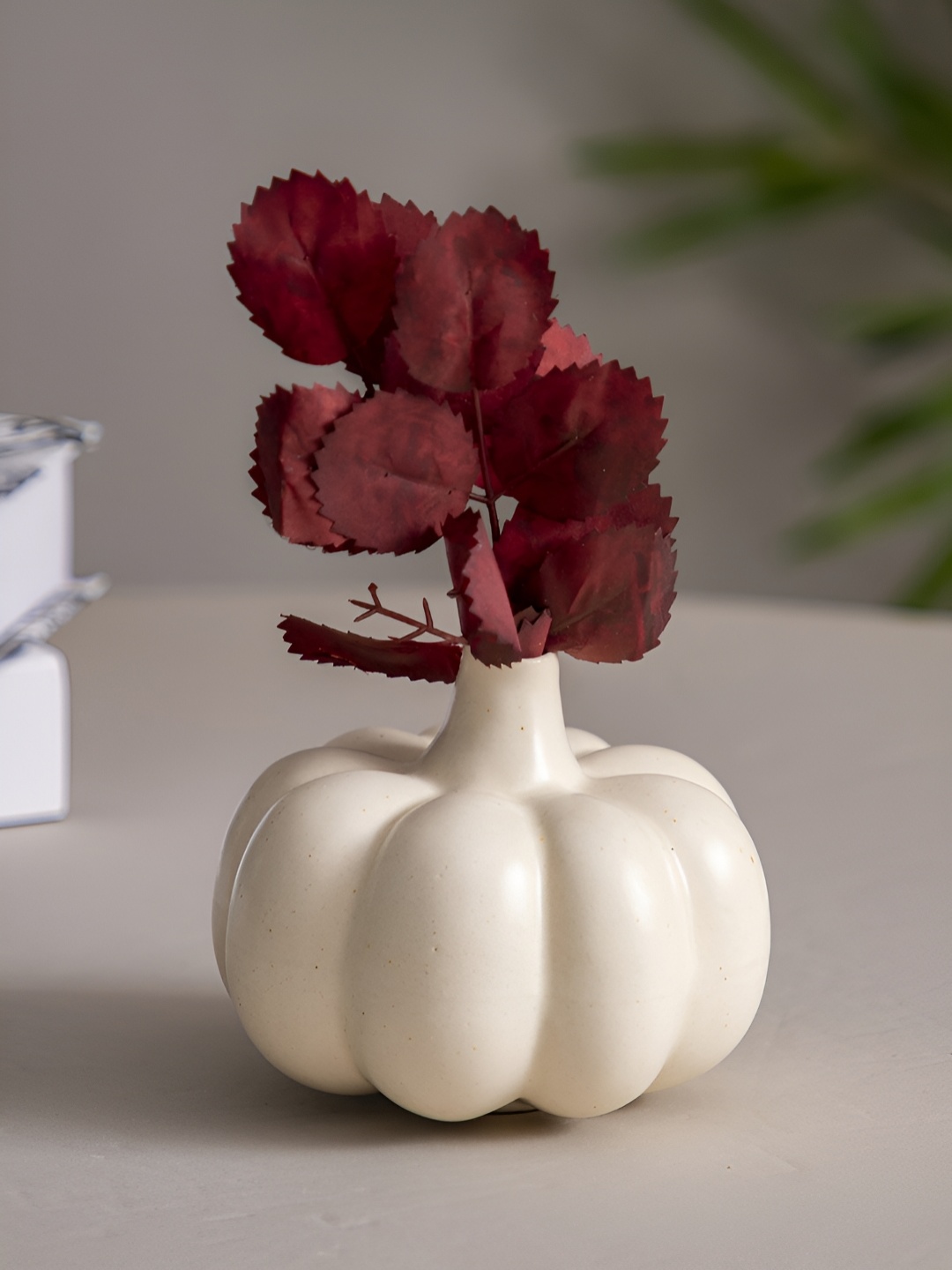 

The Decor Lane Modern Decorative Off White Ceramic Flower Vase