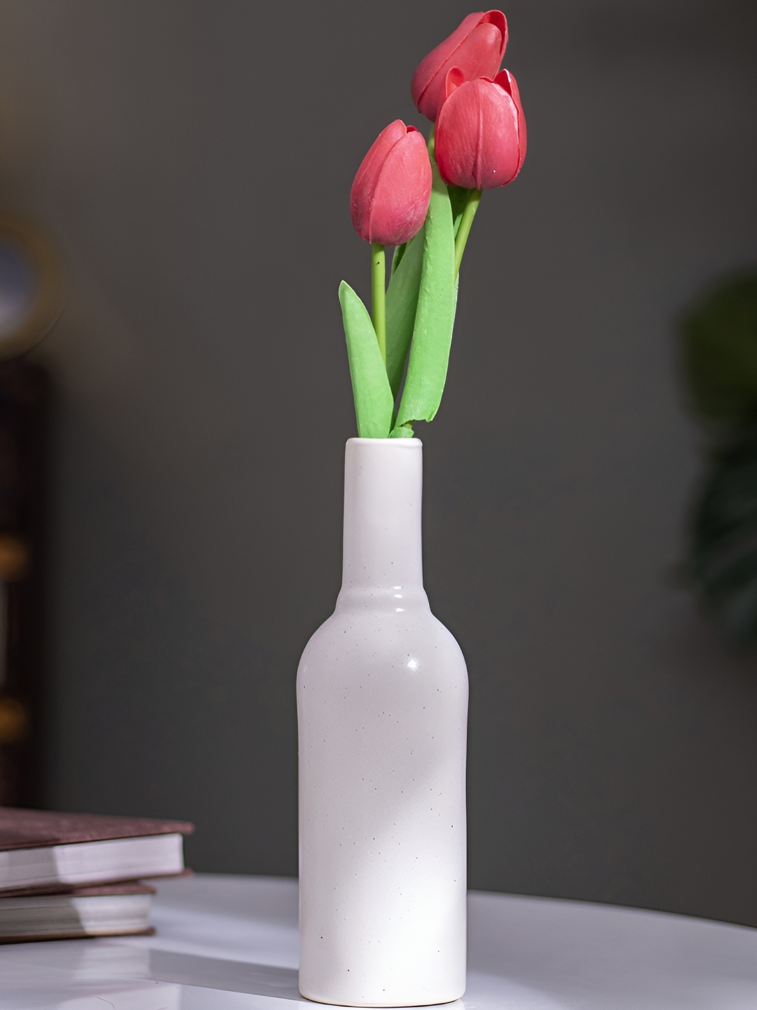 

The Decor Lane Off White Ceramic Flower Vase