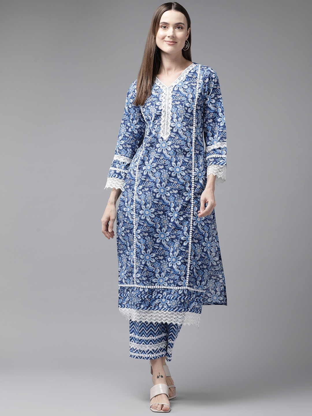 

Yufta Floral Printed Panelled Thread Work Pure Cotton Kurta with Trousers, Blue
