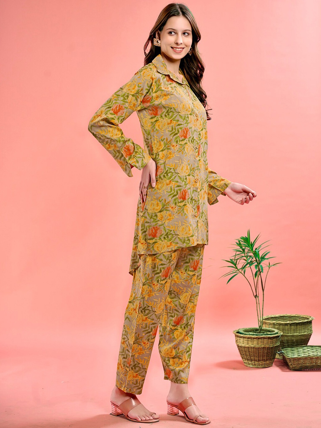 

Anouk Green Floral Printed High-Low Straight Kurta & Trousers